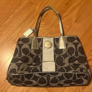 Coach Navy Blue and Silver handbag (GREAT CONDITION)